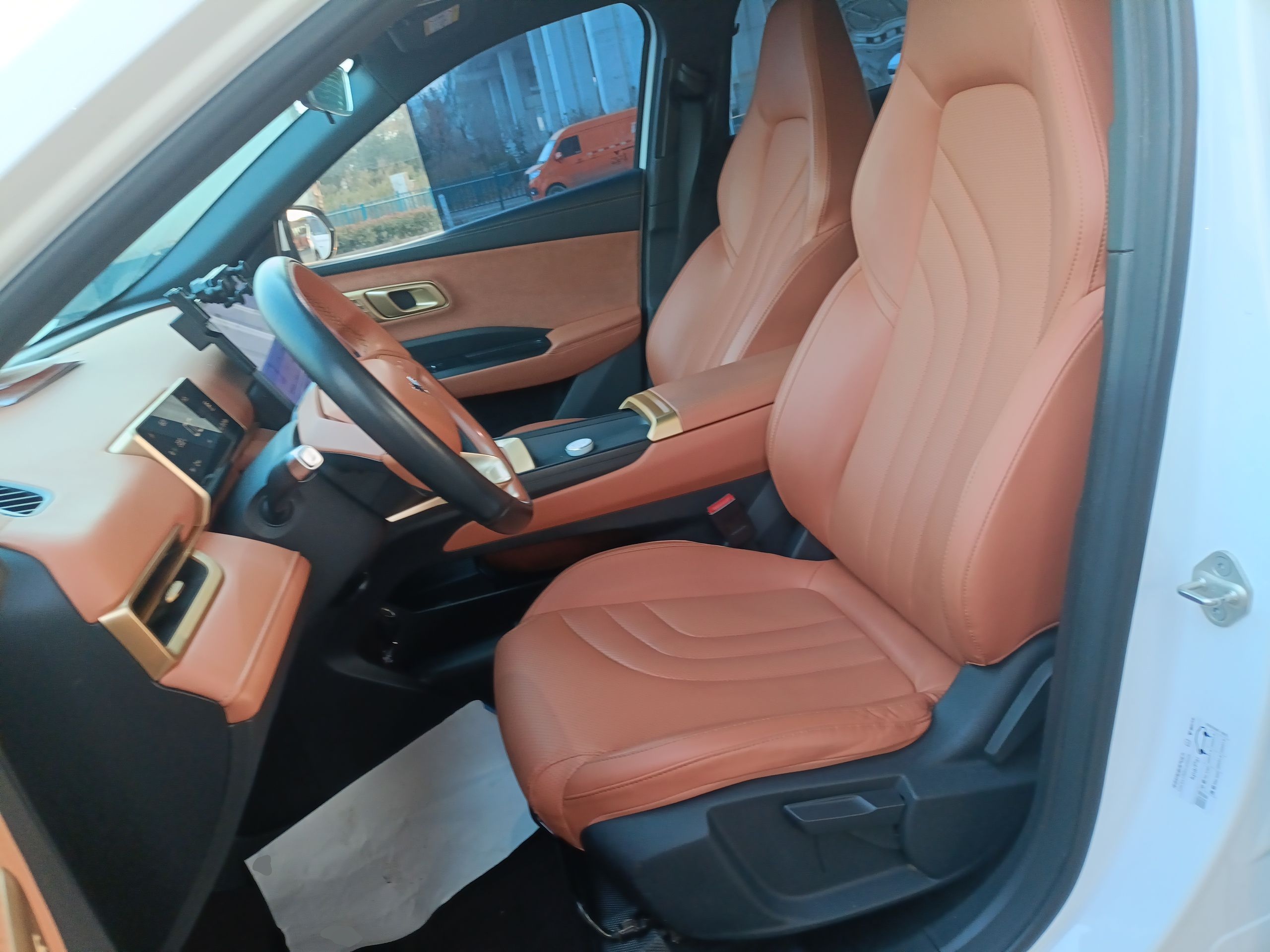 المقاعد الأمامية داخل السيارة