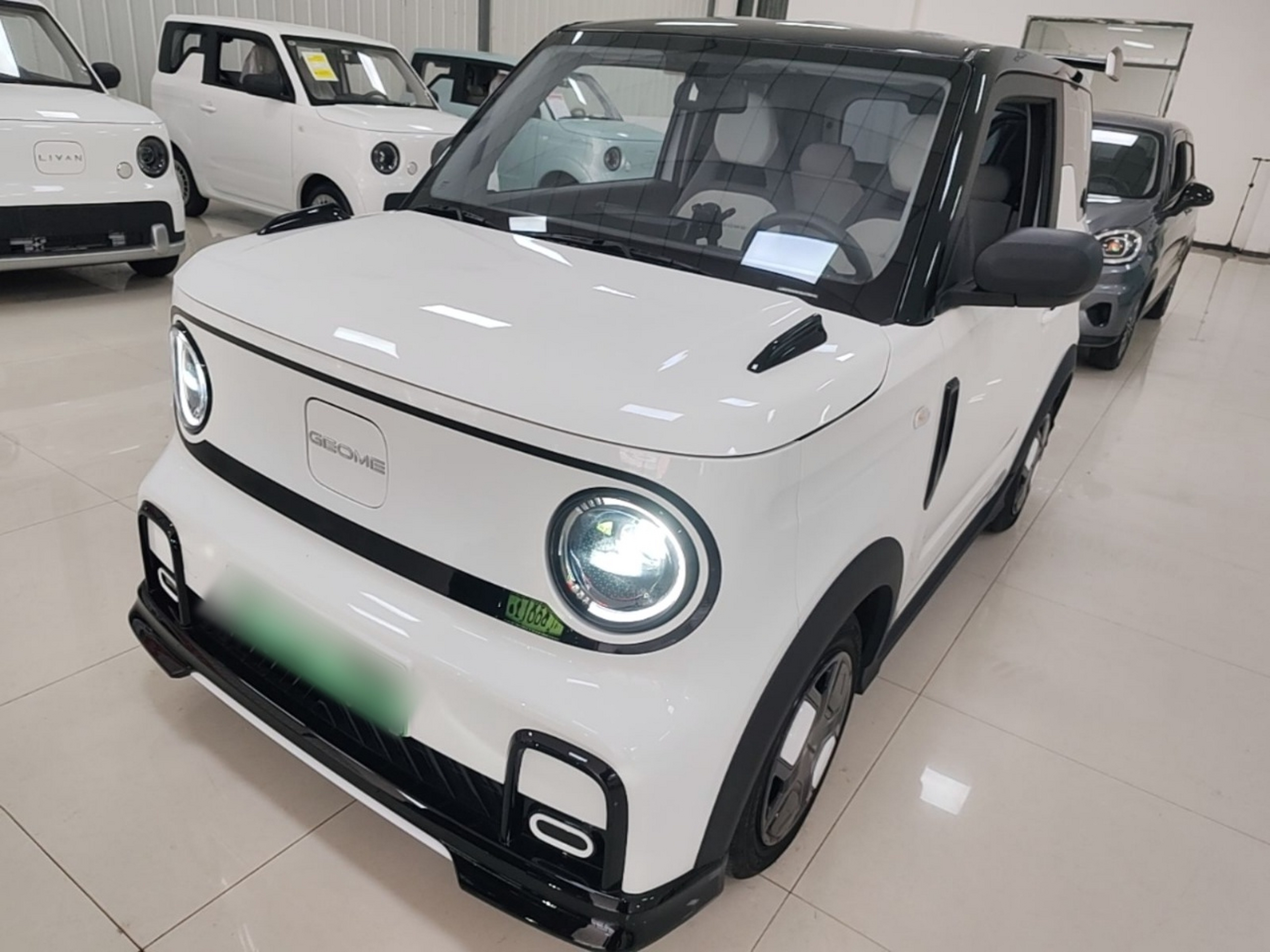 Unter der Vorderseite des Autos