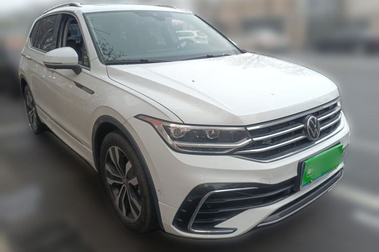 Used Volkswagen Tiguan L 2023 Restyled 330TSI Automatic Two-Wheel Drive R-Line Enhanced Comfort Version Front Right 45 Deg