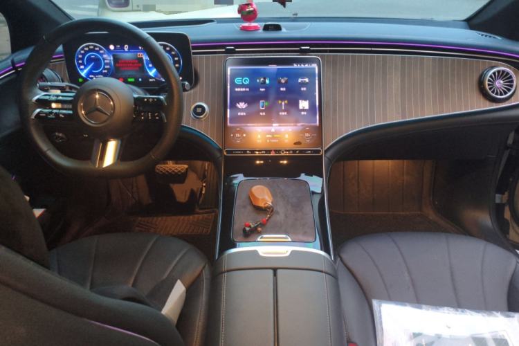 Used Mercedes-Benz EQE 2022 350 Luxury Edition Center Console