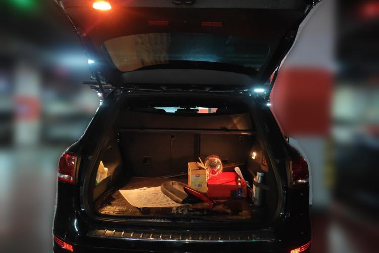 Used Volkswagen Touareg 2011 3.0 TSI High-End Version Trunk