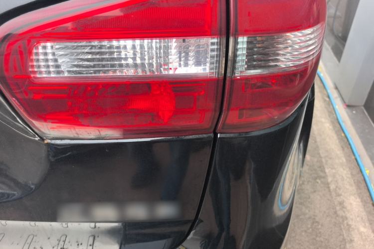 Used JMC Yusheng S350 2014 2.4T Automatic 2WD Diesel Luxury Version with Sunroof 5 Seats