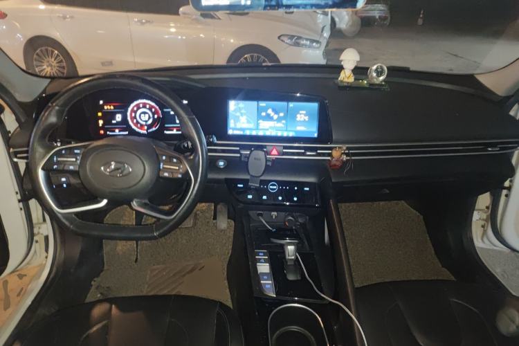 Used Hyundai Elantra 2021 1.5L CVT LUX Prestige Edition