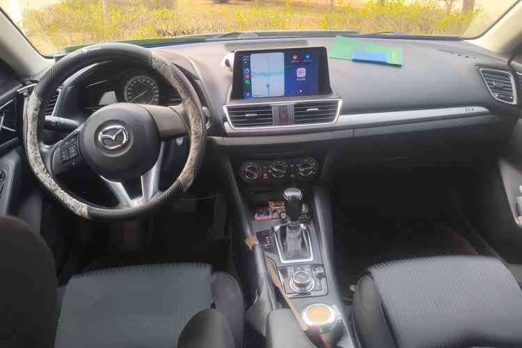 Used Mazda 3 Axela 2014 Sedan 1.5L Automatic Comfort Model Center Console