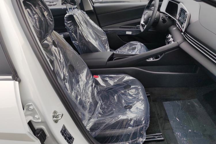 Used Hyundai Elantra 2023 1.5L CVT GLX Elite Edition Right Front Seat