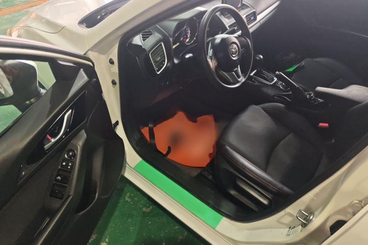 Used Mazda Mazda 3 Axela 2016 Hatchback 1.5L Automatic Luxury Model