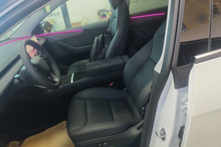 Used Tesla Model Y 2025 Long-Range All-Wheel-Drive Version