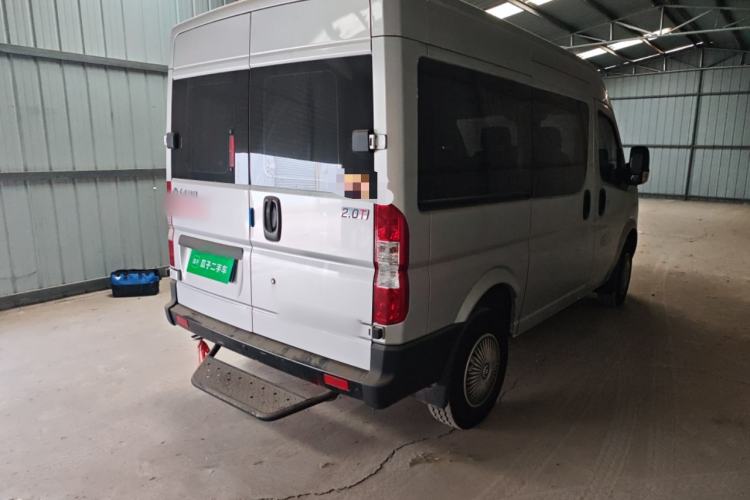 Used Dongfeng Yufeng 2023 V9+ 2.0T Manual Front-Drive Multi-Function Short-Chassis Mid-Height 5/6-Seater
