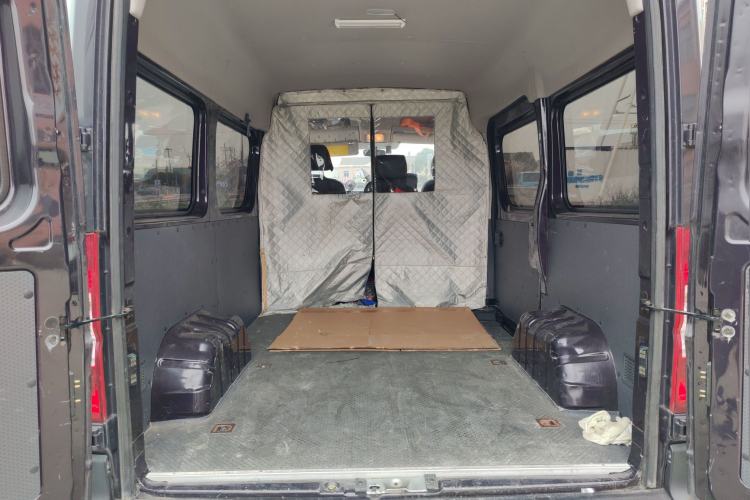 Used Dongfeng Yufeng 2023 V9+ 2.0T Manual Front-Drive Multi-Function Short-Chassis Mid-Height 5/6-Seater Trunk