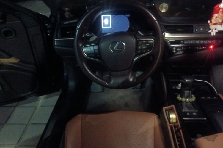 Used Lexus ES 2018 300h Premier Edition China V Standard
