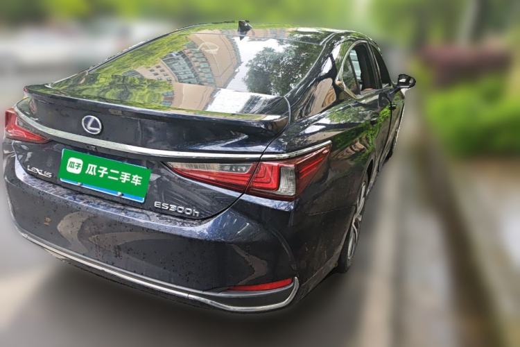 Used Lexus ES 2020 300h Premier Edition Rear Right 45 Deg