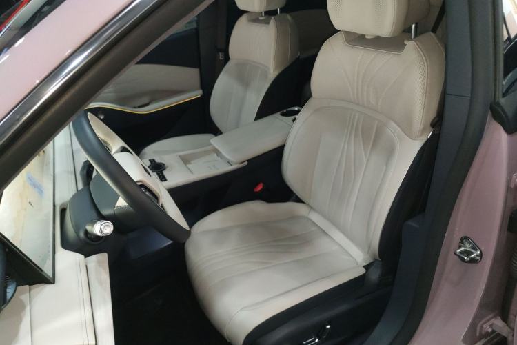 Used Geely Galaxy E8 2024 665 km Range Rear-Drive Starship Long-Range Version
