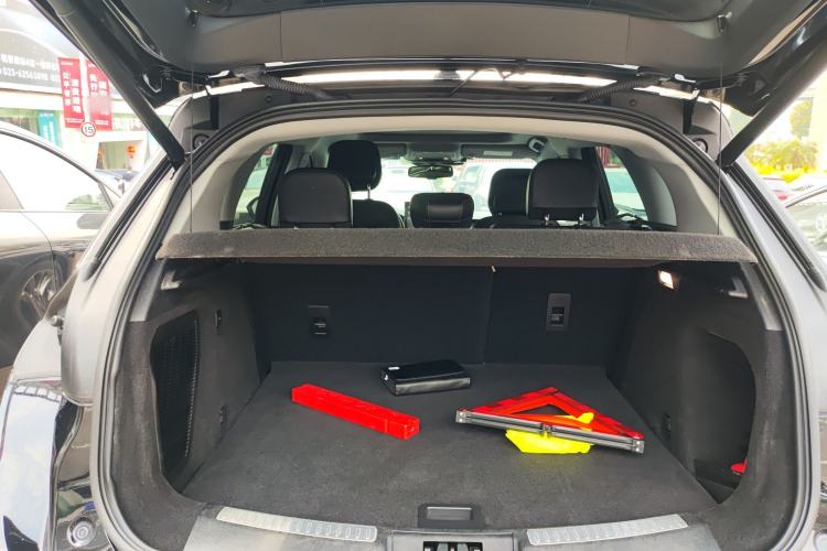 Used Lincoln Corsair 2021 2.0T Two-Wheel Drive Deluxe Edition Trunk