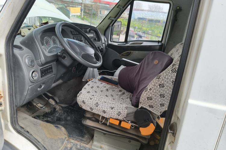 Used Iveco Power Daily 2013 2.8T-A36 Dual-Purpose Passenger and Cargo Vehicle
