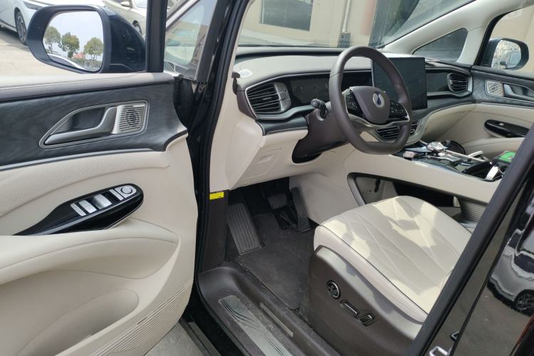 Used Denza D9 2024 DM-i 1050 Luxury Model
