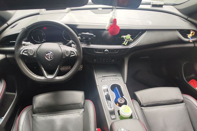 Used Buick Regal 2023 GS Prestige Model Center Console