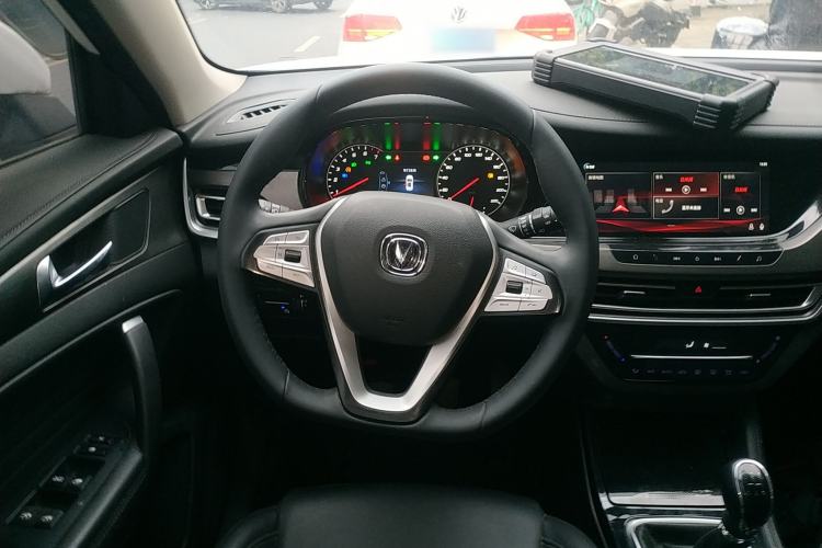 Used CHANGAN CS35PLUS 2021 Revised Version Glory Million Edition 1.6L Manual Luxury Edition
