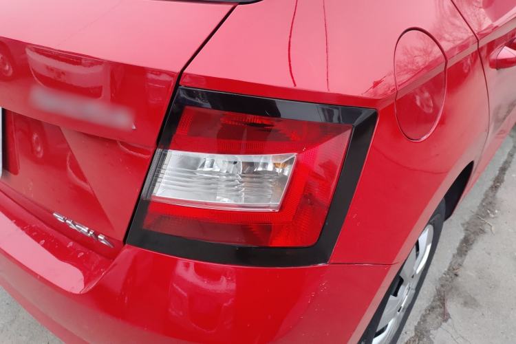 Used Skoda Fabia 2015 1.4L Automatic Front-Drive Model Right Rear Taillight