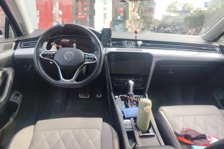 Used Volkswagen Magotan 2023 2 Million Units Commemorative Edition 330TSI DSG Luxury Version Center Console