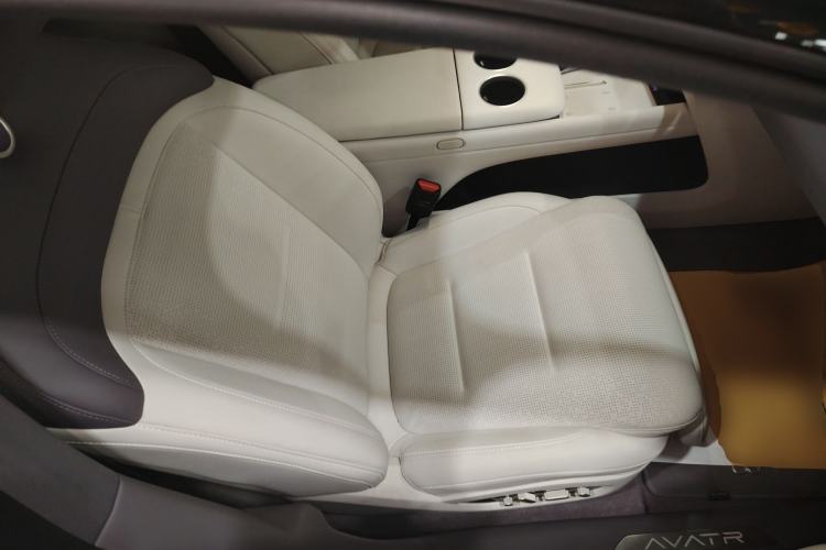 Used Avatr 06 2025 Pro Range-Extended Edition Right Front Seat