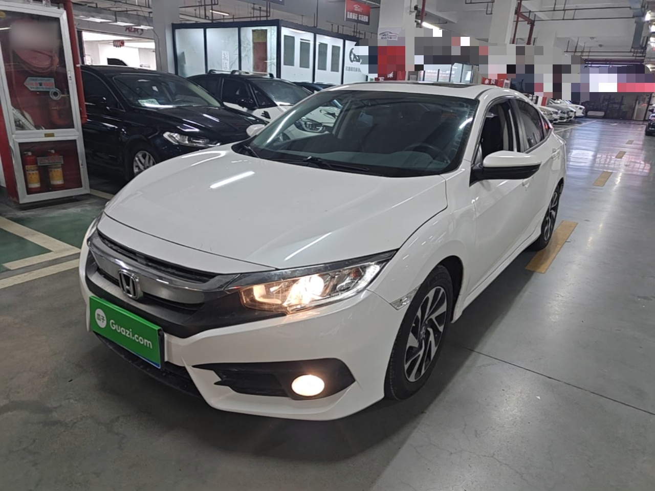 Под передней частью автомобиля