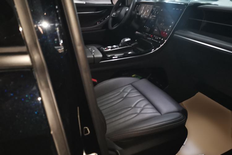 Used GAC Trumpchi M8 2024 Master Series 400T Prestige Edition Right Front Seat