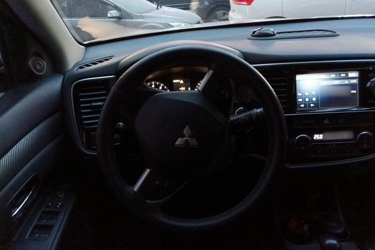 Used Mitsubishi Outlander 2014 2.4L 4x4 Deluxe Value Edition 5 Seats
