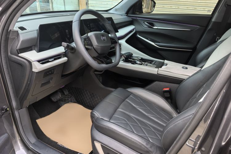 Used CHANGAN CS75 PLUS 2024 3rd Generation Champion Edition 1.5T Intelligent Drive Dynamic Model
