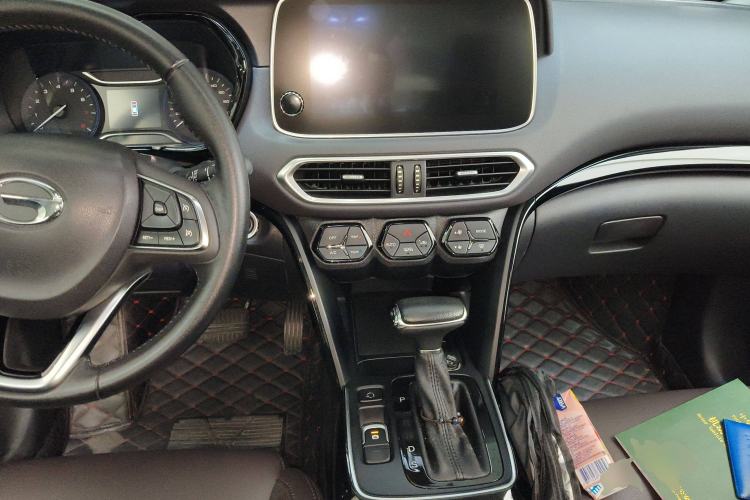 Used GAC Trumpchi GS4 2018 235T Automatic Two-Wheel Drive Luxury Smart Connectivity Version Center Console