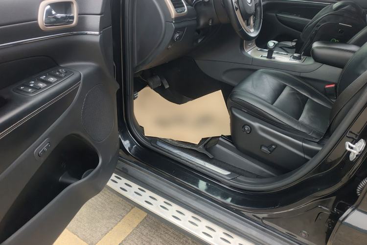 Used Jeep Grand Cherokee 2015 3.0L Elite Navigation Edition Driver Seat