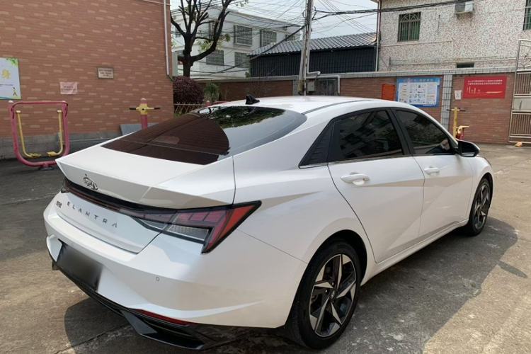 Used Hyundai Elantra 2021 1.5L CVT LUX Prestige Edition Exterior 6