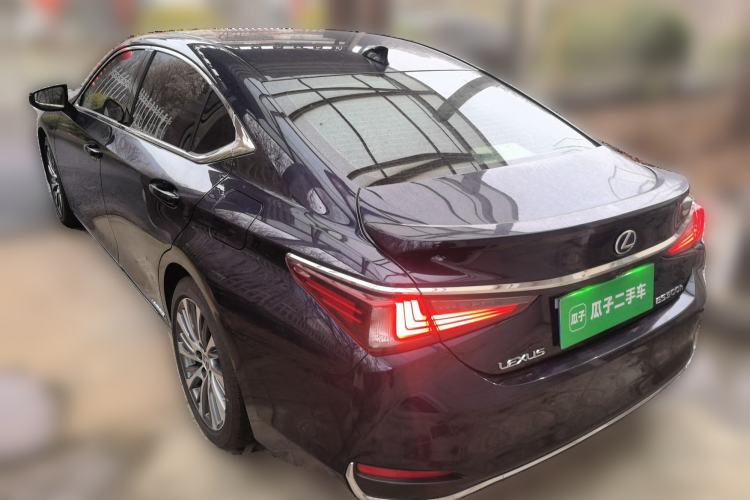 Used Lexus ES 2020 300h Premium Edition