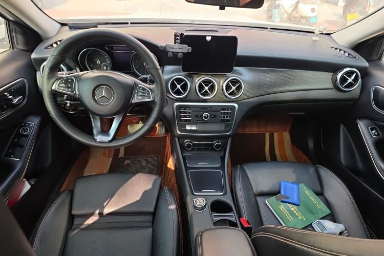 Used Mercedes-Benz GLA 2018 GLA 200 Fashion Model Center Console