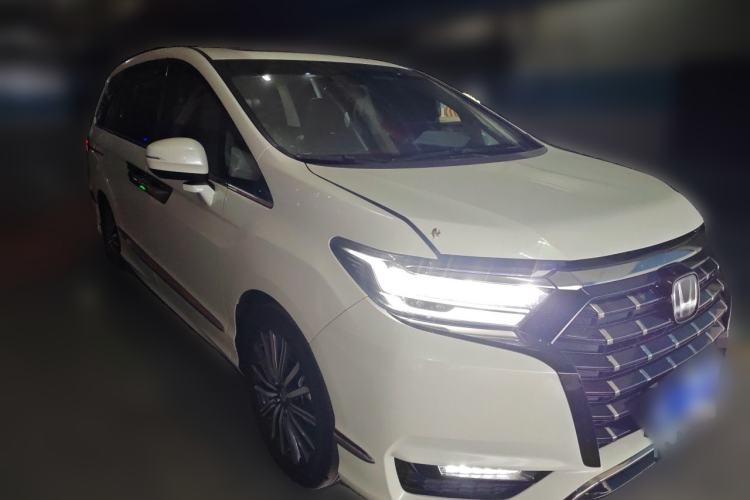 Used Honda Elysion 2022 2.0L eHEV Luxury First Edition Front Right 45 Deg