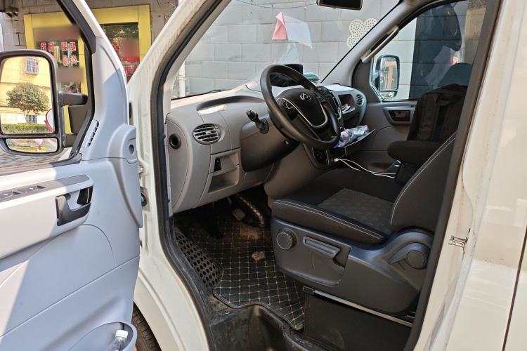 Used SAIC MAXUS Xintu V80 2023 2.0T AMT Classic Aoyuntong Short Wheelbase Ultra-Low Roof 5/6-Seater