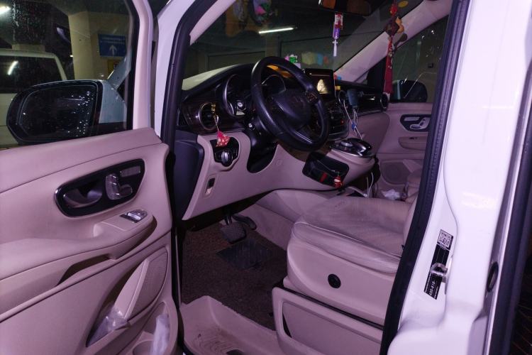 Used Mercedes-Benz V-Class 2017 V 260 Avantgarde Edition Driver Seat