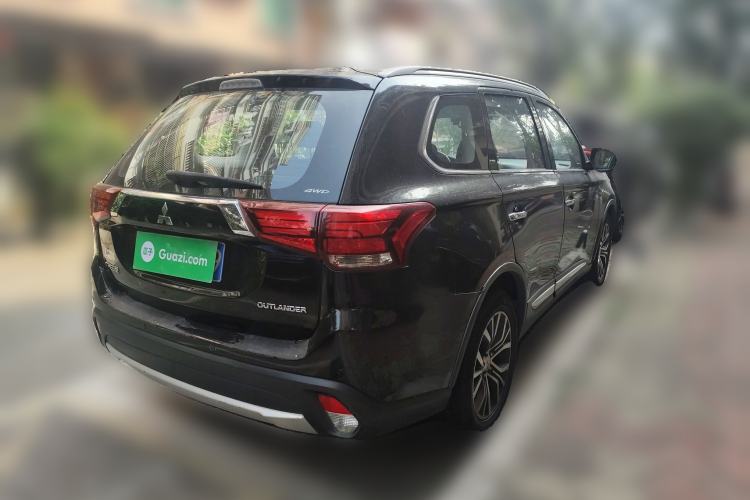 Used Mitsubishi Outlander 2016 2.4L 4x4 Elite Edition 5 Seats Rear Right 45 Deg