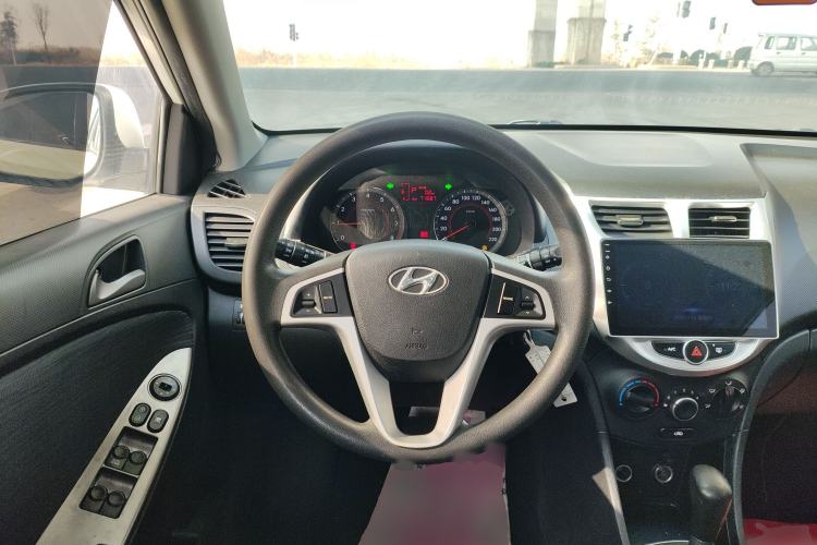 Used Hyundai Verna Ray 2016 1.4L Automatic Leading-Edge GLX Steering Wheel