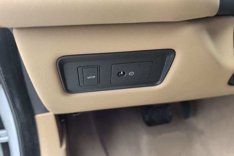 Used Jaguar XFL 2024 2.0T P250 Two-Wheel Drive Prestige Luxury Edition