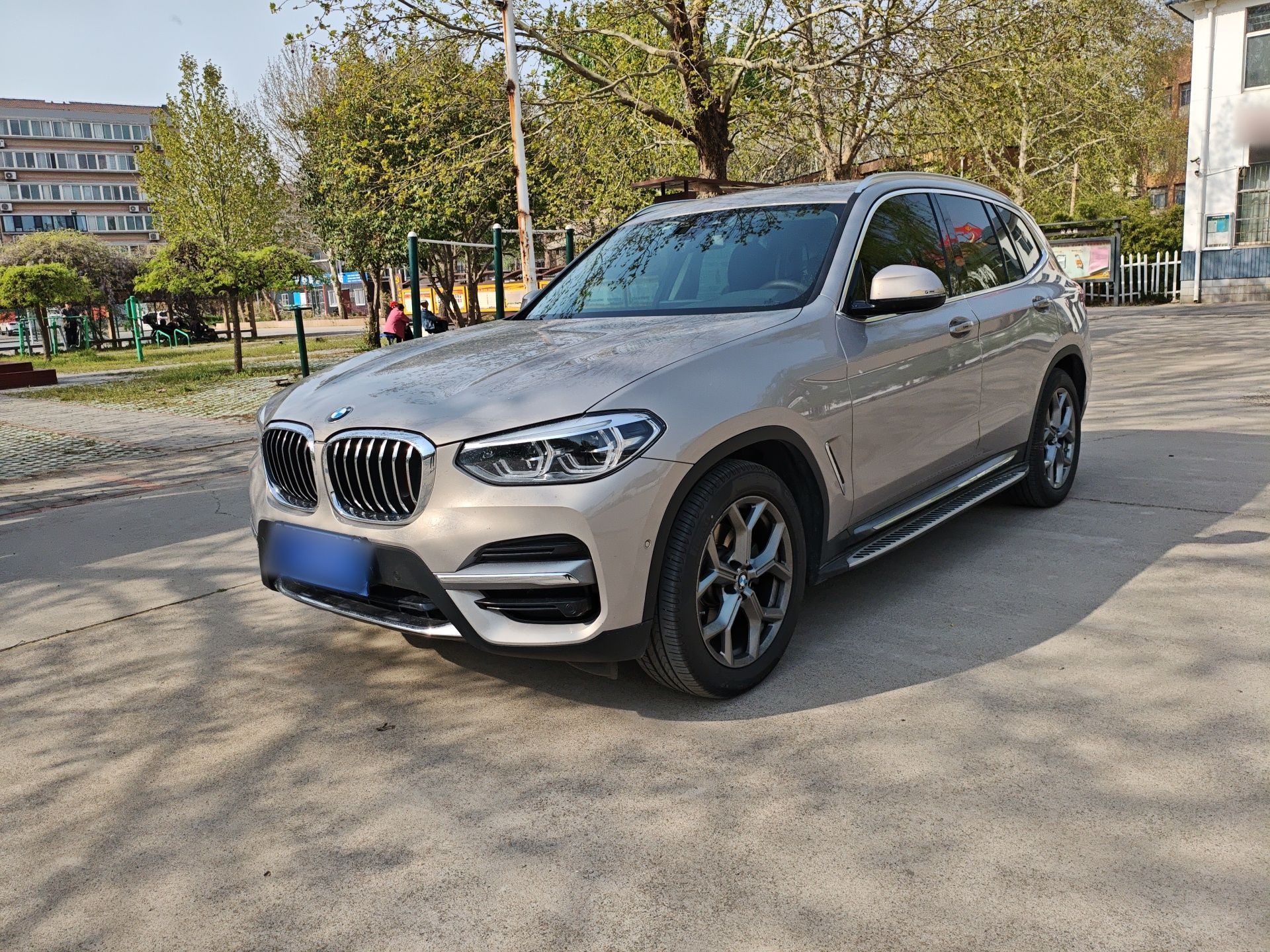 Под передней частью автомобиля