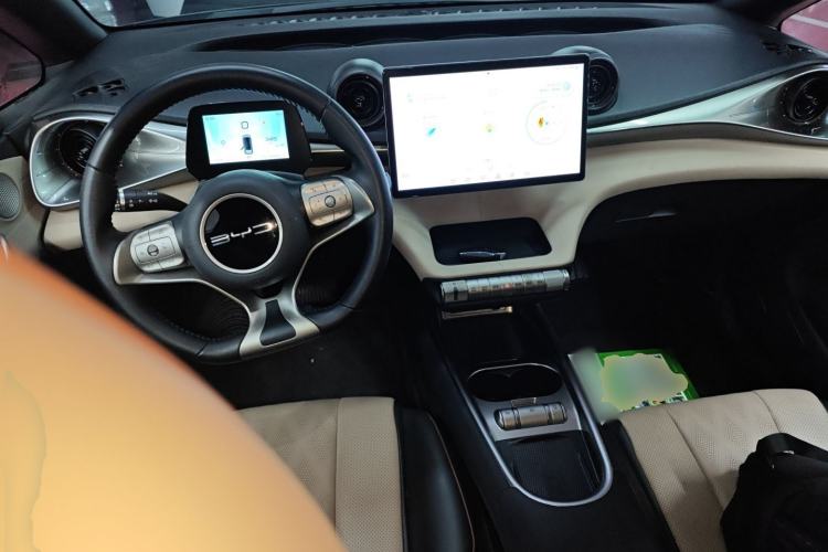 Used BYD Dolphin 2023 420 km Fashion Edition
