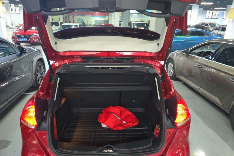 Used Ford Focus 2018 Hatchback Classic 1.6L Automatic Comfort Plus SmartDrive Edition Trunk