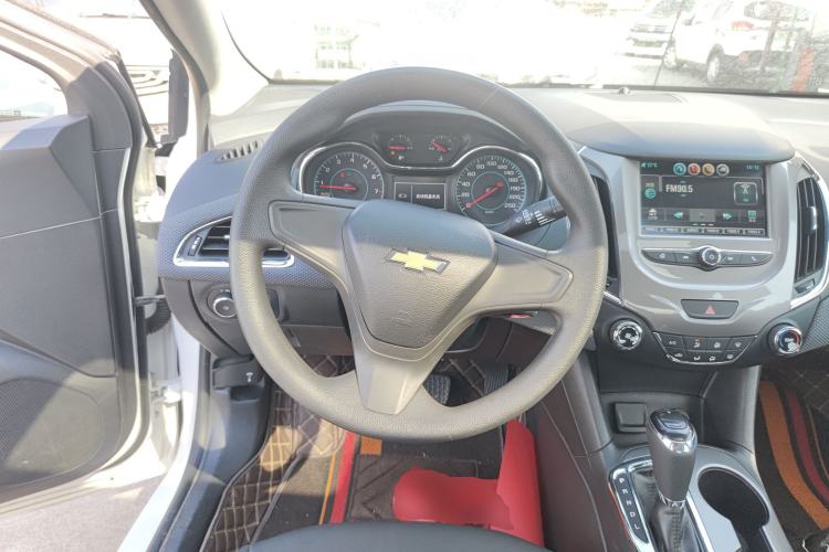 Used Chevrolet Cruze 2018 320 Automatic Pioneer Sunroof Edition
