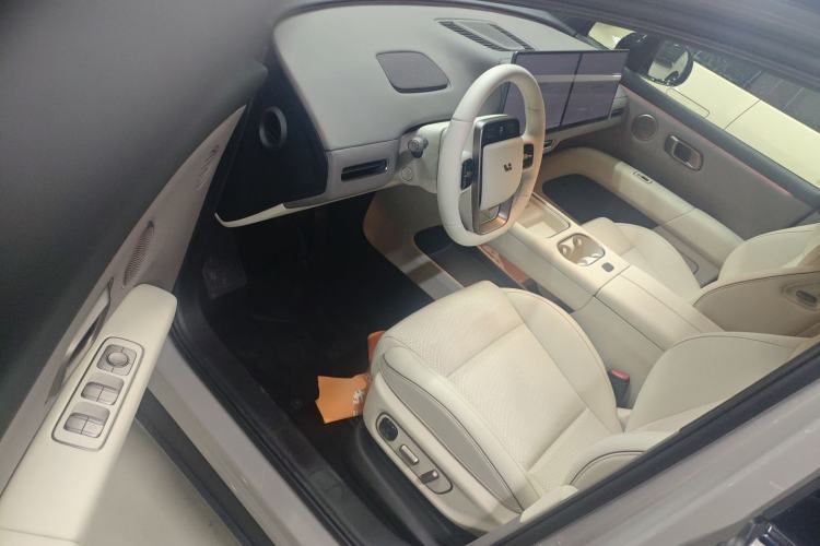 Used Li Auto i6 2025 Model Two-Wheel-Drive Standard Type
