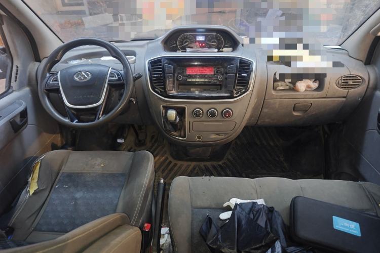 Used SAIC MAXUS Xintu V80 2018 2.5T 6-Speed Manual Aoyuntong Short Wheelbase Mid-Height 5-6 Seater
