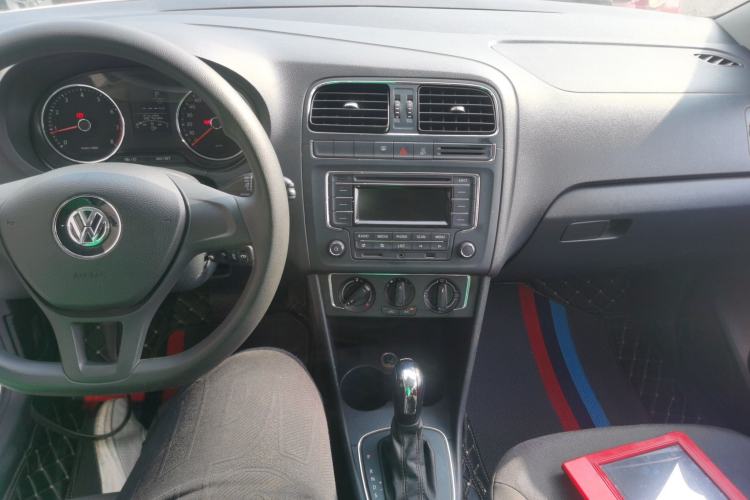 Used Volkswagen Polo 2014 1.6L Automatic Comfort Edition Center Console