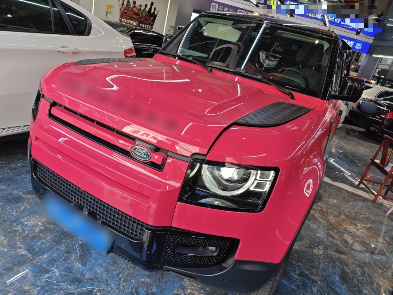 Под передней частью автомобиля