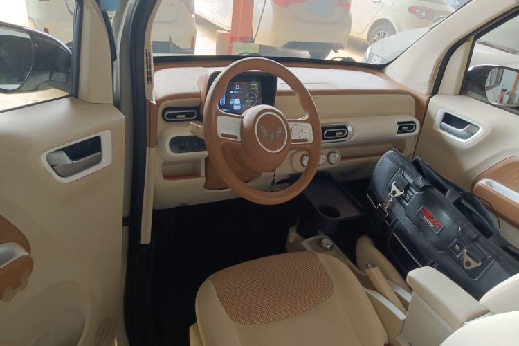 Used Wuling Hongguang MINIEV 2024 3rd Generation 215km Youth Edition Center Console
