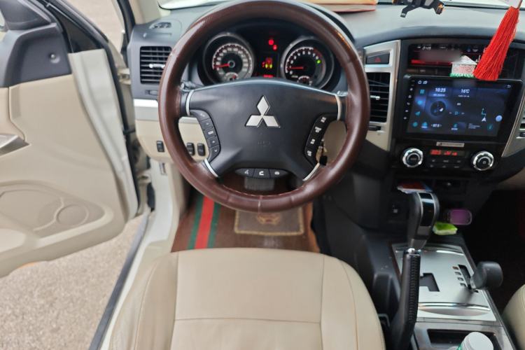 Used Mitsubishi Pajero 