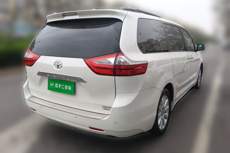 Used Toyota SIENNA  Rear Right 45 Deg